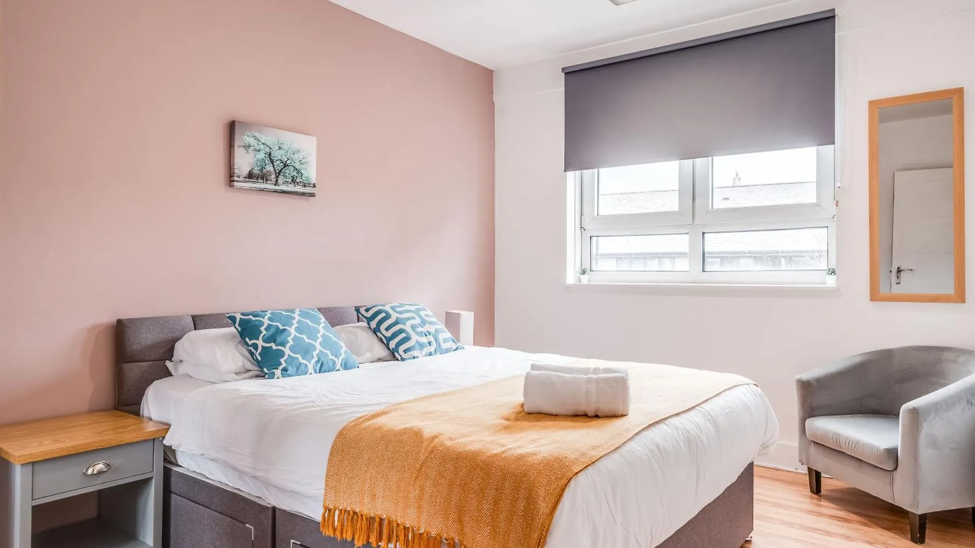 Apartment Leo'S Place In Mile End 2 Double Beds, 1 Bunk Bed, Max 6, Spacious, Ideal For Families London