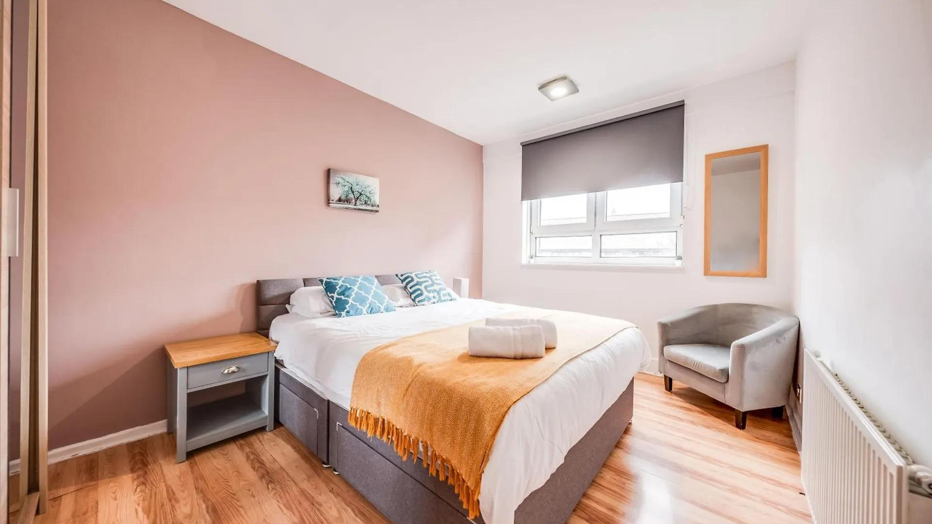 Apartment Leo'S Place In Mile End 2 Double Beds, 1 Bunk Bed, Max 6, Spacious, Ideal For Families London