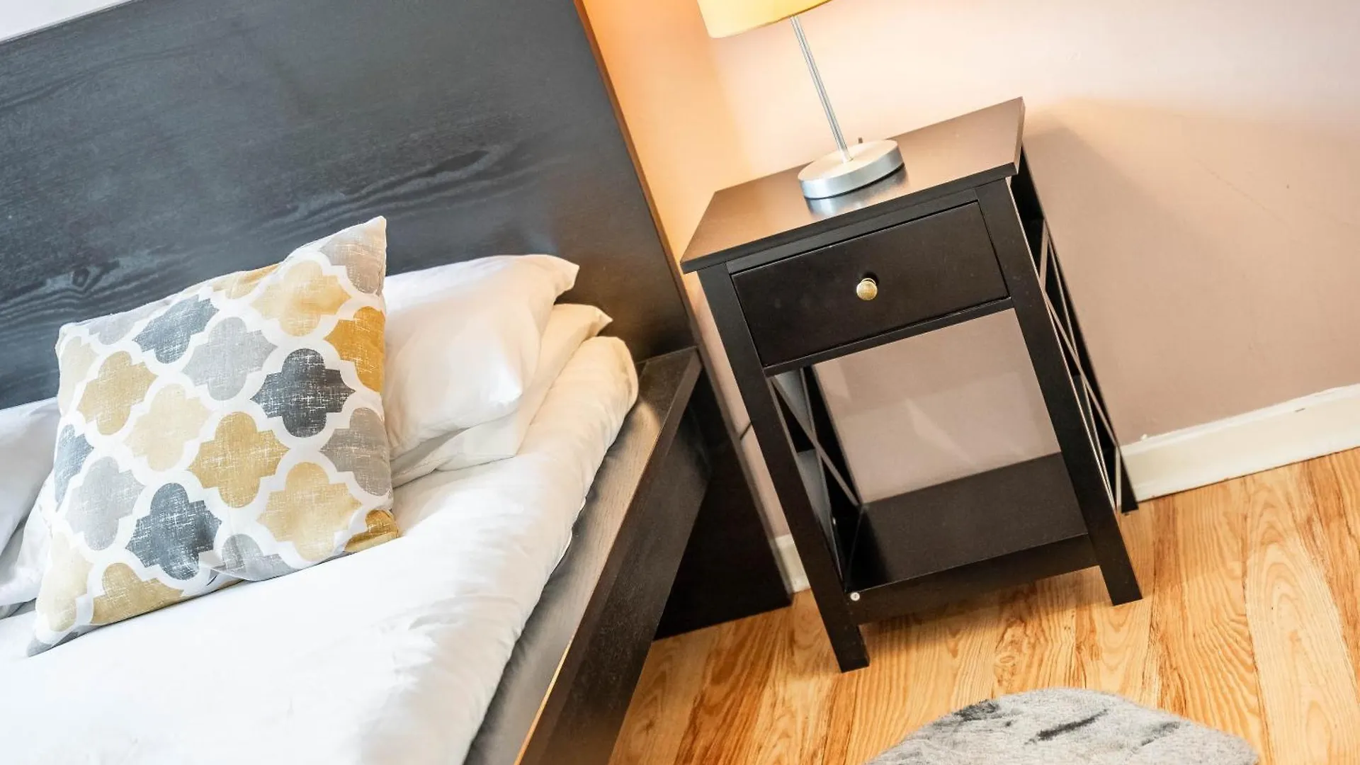 Leo'S Place In Mile End 2 Double Beds, 1 Bunk Bed, Max 6, Spacious, Ideal For Families London 0*,