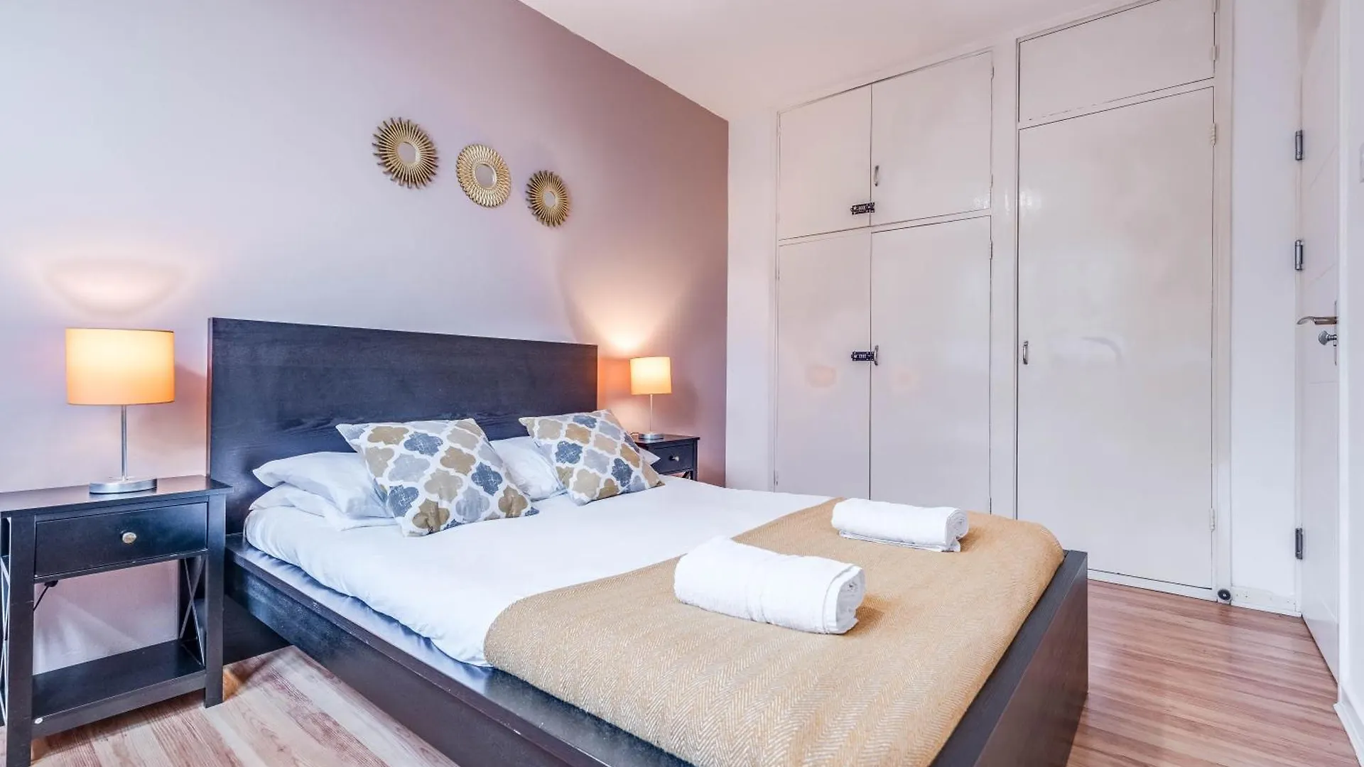 Leo'S Place In Mile End 2 Double Beds, 1 Bunk Bed, Max 6, Spacious, Ideal For Families London Apartment
