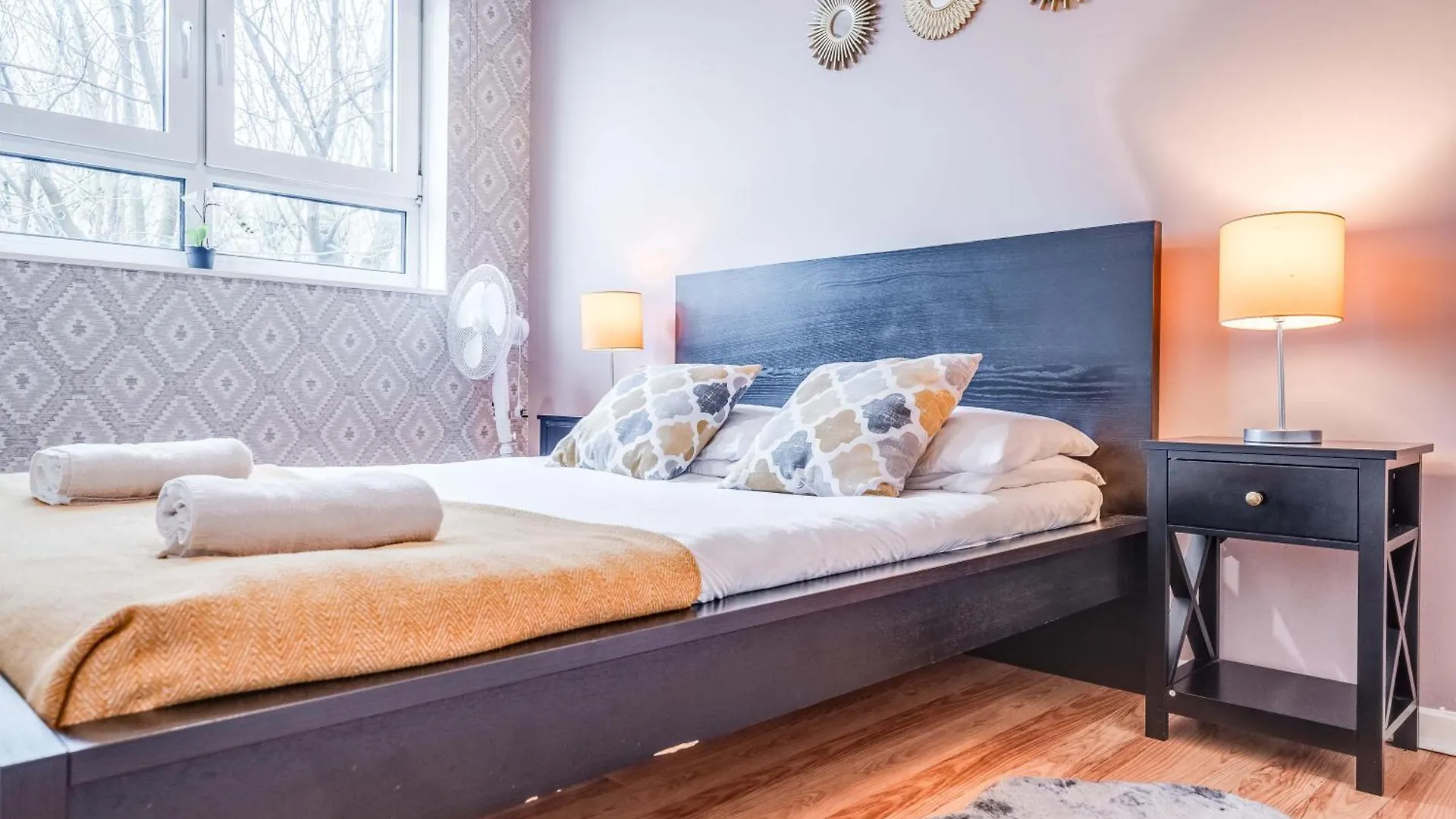 Leo'S Place In Mile End 2 Double Beds, 1 Bunk Bed, Max 6, Spacious, Ideal For Families London Apartment