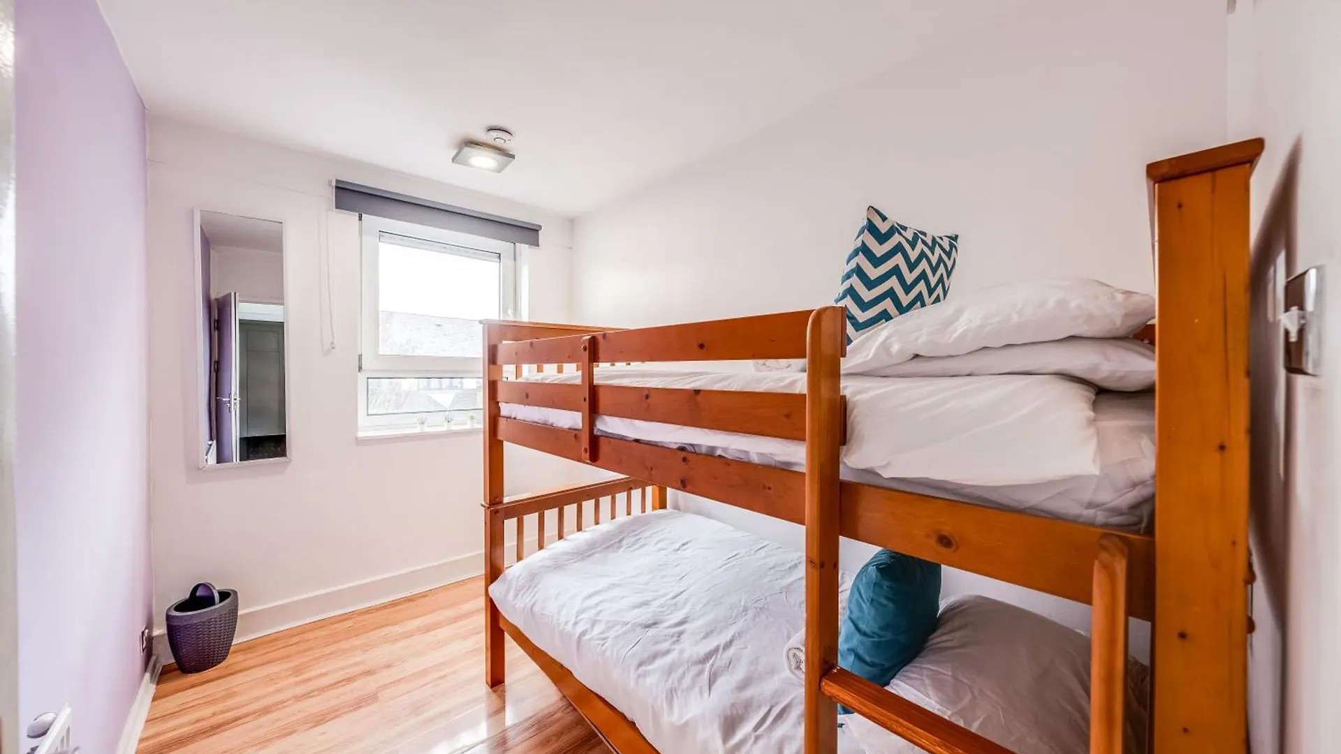 Leo'S Place In Mile End 2 Double Beds, 1 Bunk Bed, Max 6, Spacious, Ideal For Families London 0*,  United Kingdom