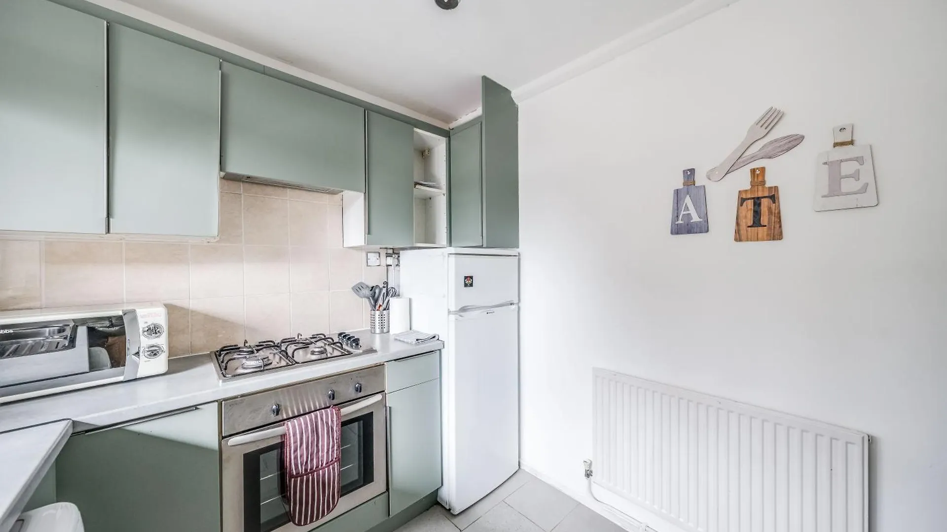 Apartment Leo'S Place In Mile End 2 Double Beds, 1 Bunk Bed, Max 6, Spacious, Ideal For Families London