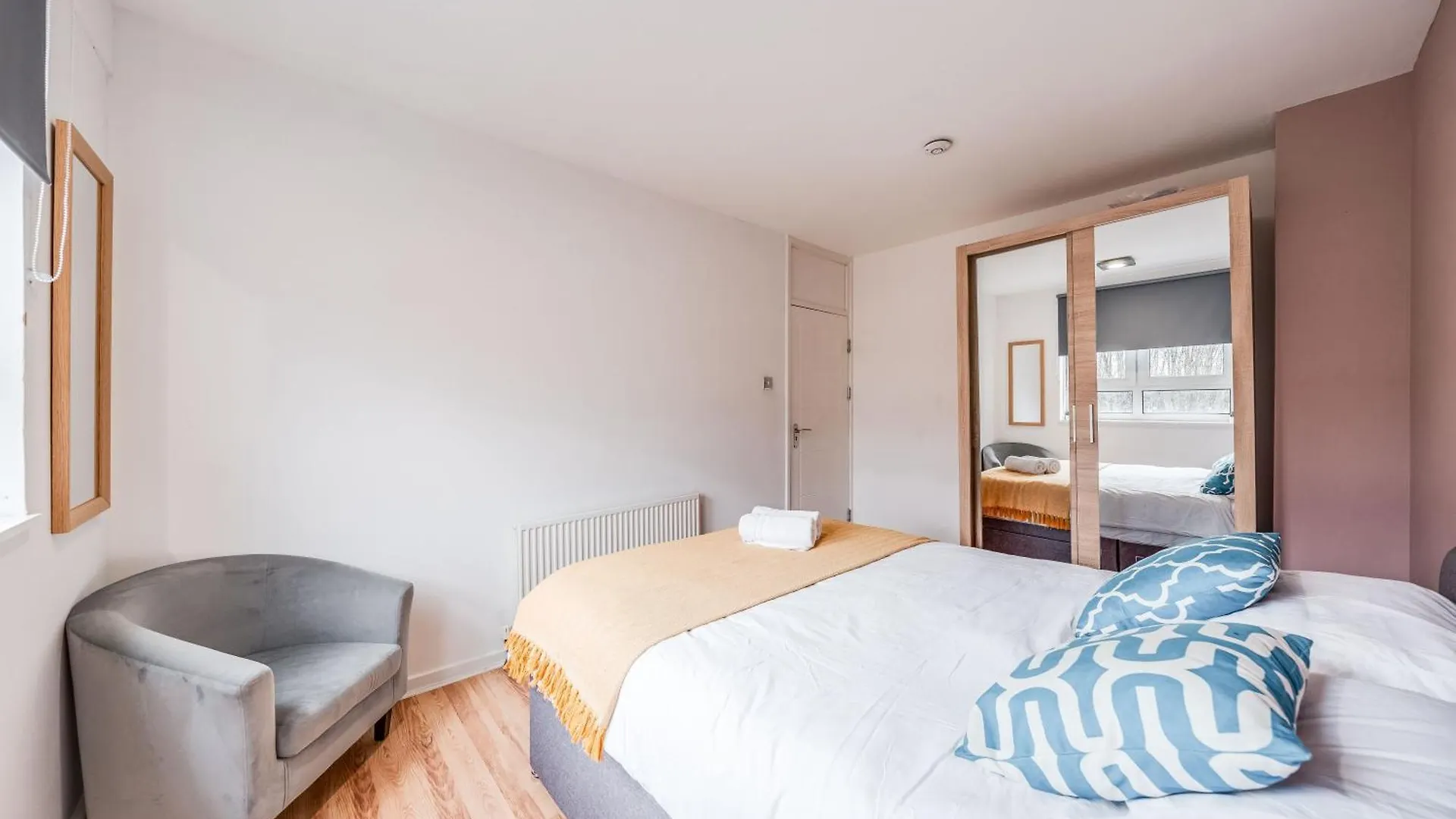 Leo'S Place In Mile End 2 Double Beds, 1 Bunk Bed, Max 6, Spacious, Ideal For Families London Apartment