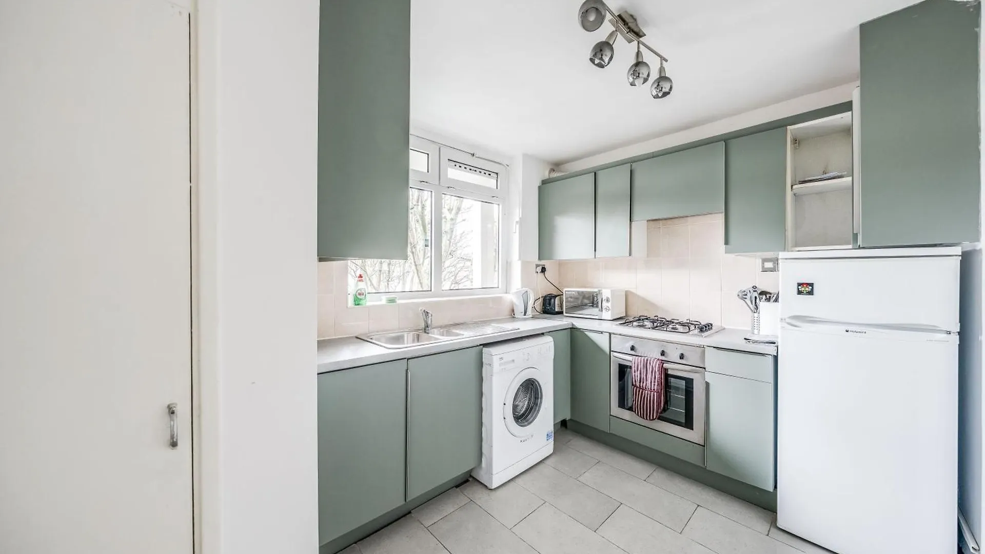 Apartment Leo'S Place In Mile End 2 Double Beds, 1 Bunk Bed, Max 6, Spacious, Ideal For Families London United Kingdom