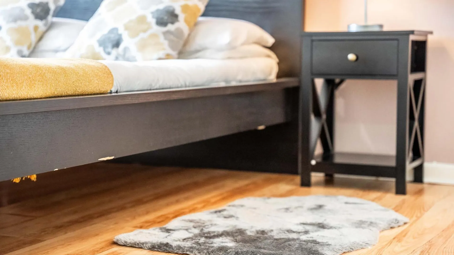 Apartment Leo'S Place In Mile End 2 Double Beds, 1 Bunk Bed, Max 6, Spacious, Ideal For Families London United Kingdom