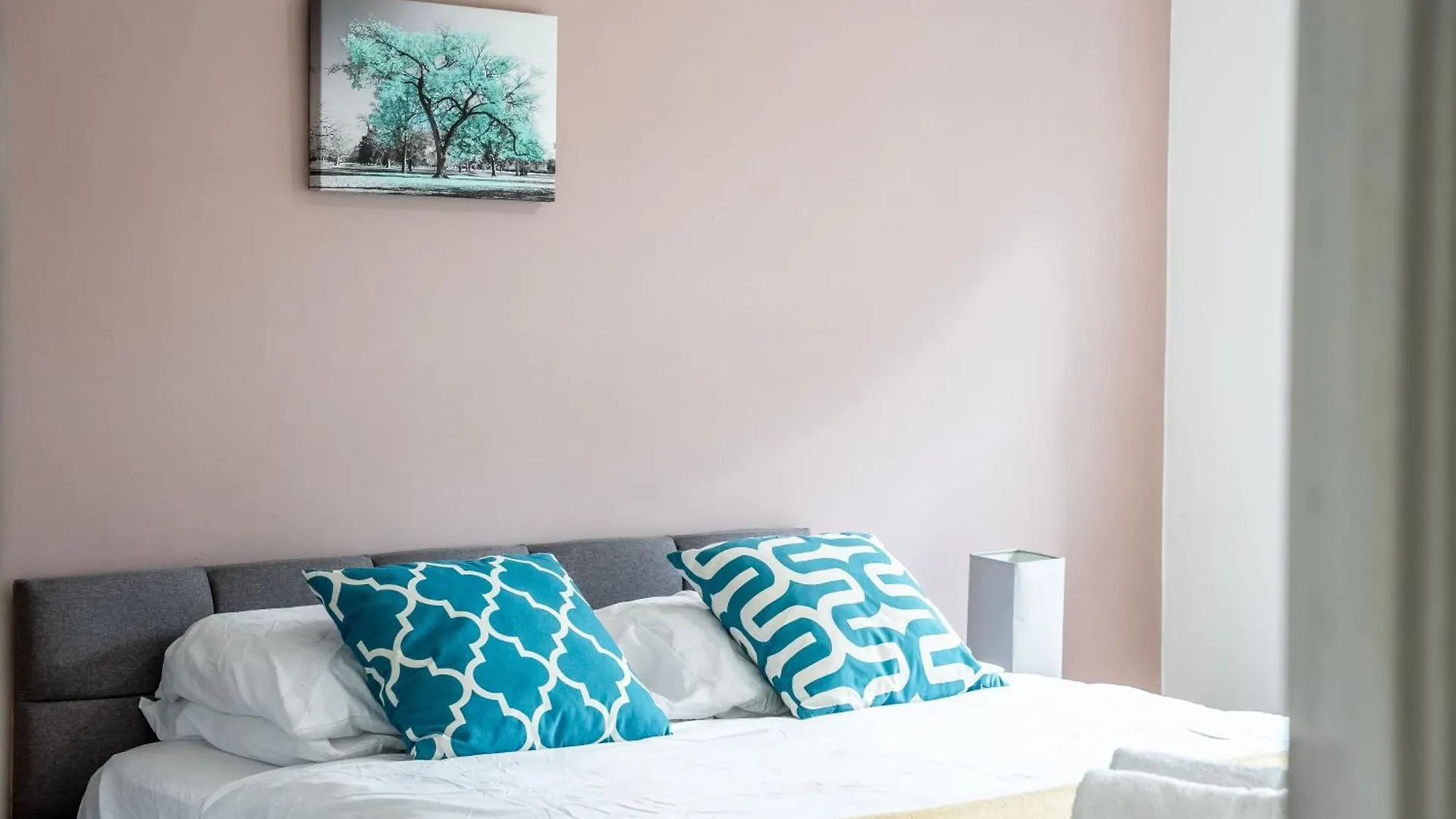 Apartment Leo'S Place In Mile End 2 Double Beds, 1 Bunk Bed, Max 6, Spacious, Ideal For Families London United Kingdom