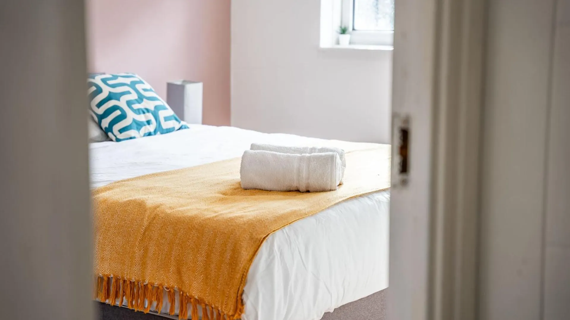 Leo'S Place In Mile End 2 Double Beds, 1 Bunk Bed, Max 6, Spacious, Ideal For Families London 0*,