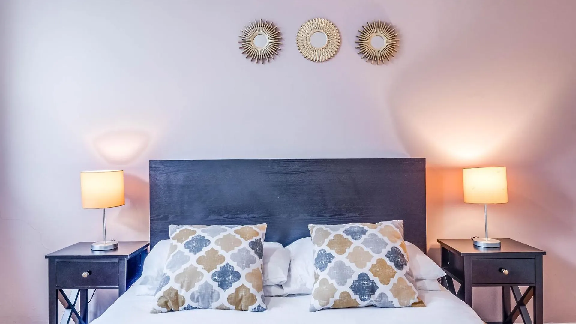 Leo'S Place In Mile End 2 Double Beds, 1 Bunk Bed, Max 6, Spacious, Ideal For Families London Apartment