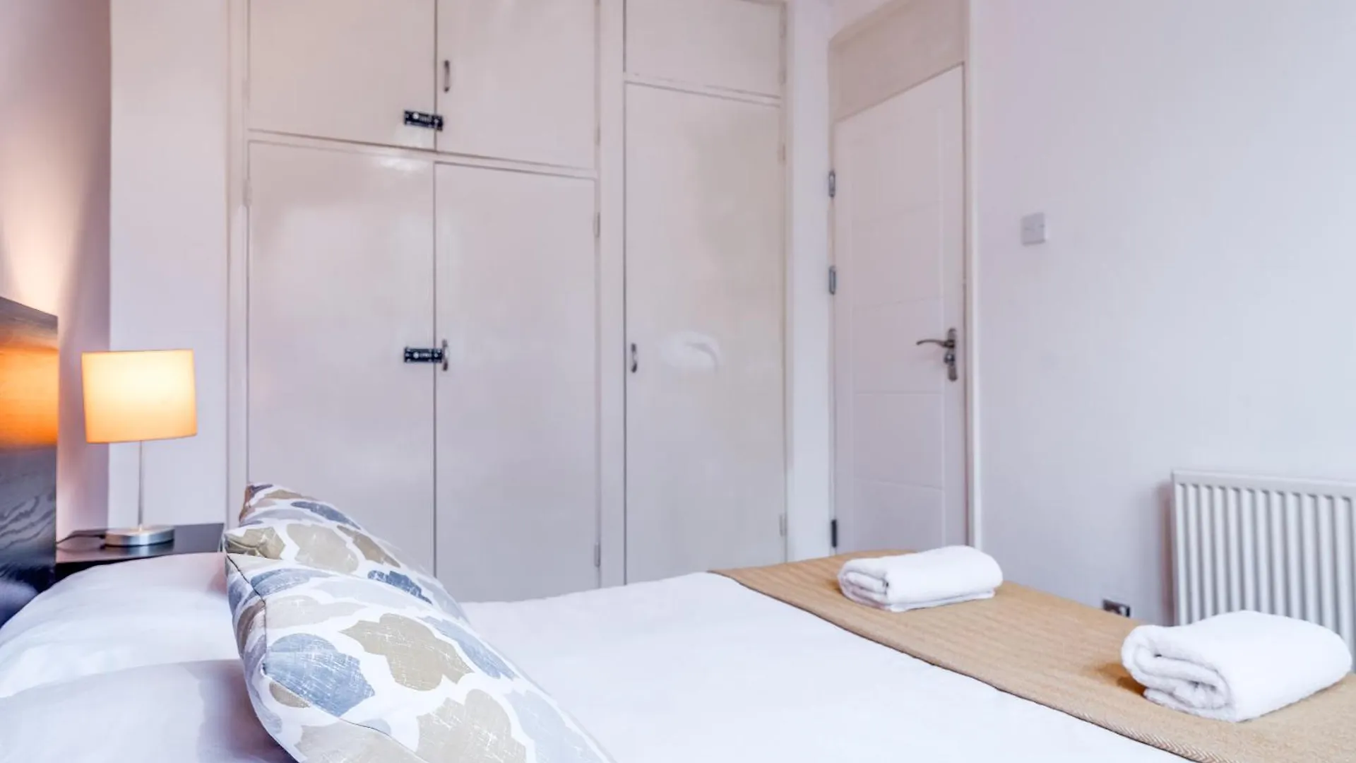 Apartment Leo'S Place In Mile End 2 Double Beds, 1 Bunk Bed, Max 6, Spacious, Ideal For Families London
