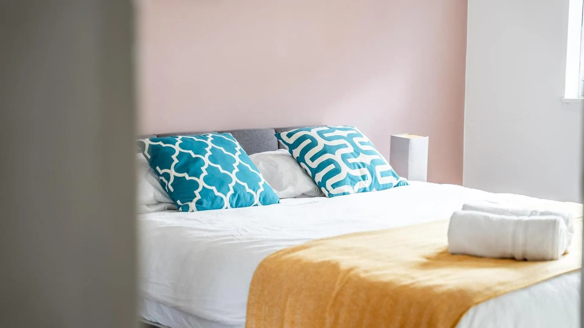 Apartment Leo'S Place In Mile End 2 Double Beds, 1 Bunk Bed, Max 6, Spacious, Ideal For Families London