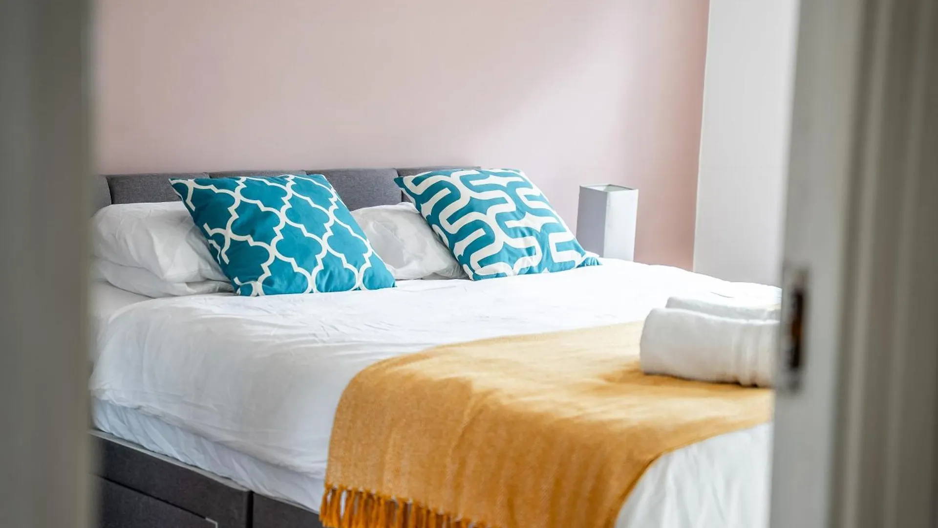 Leo'S Place In Mile End 2 Double Beds, 1 Bunk Bed, Max 6, Spacious, Ideal For Families Londres