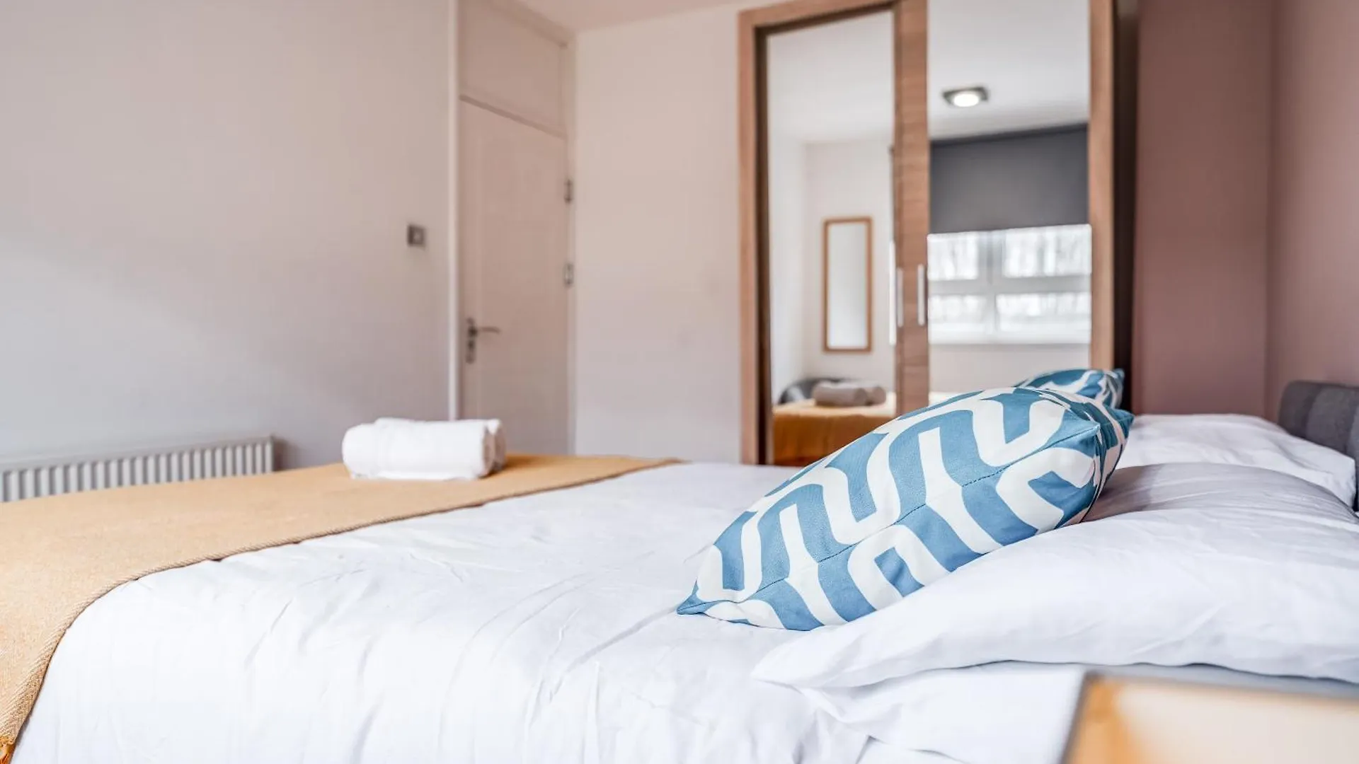 Leo'S Place In Mile End 2 Double Beds, 1 Bunk Bed, Max 6, Spacious, Ideal For Families Londres Apartamento