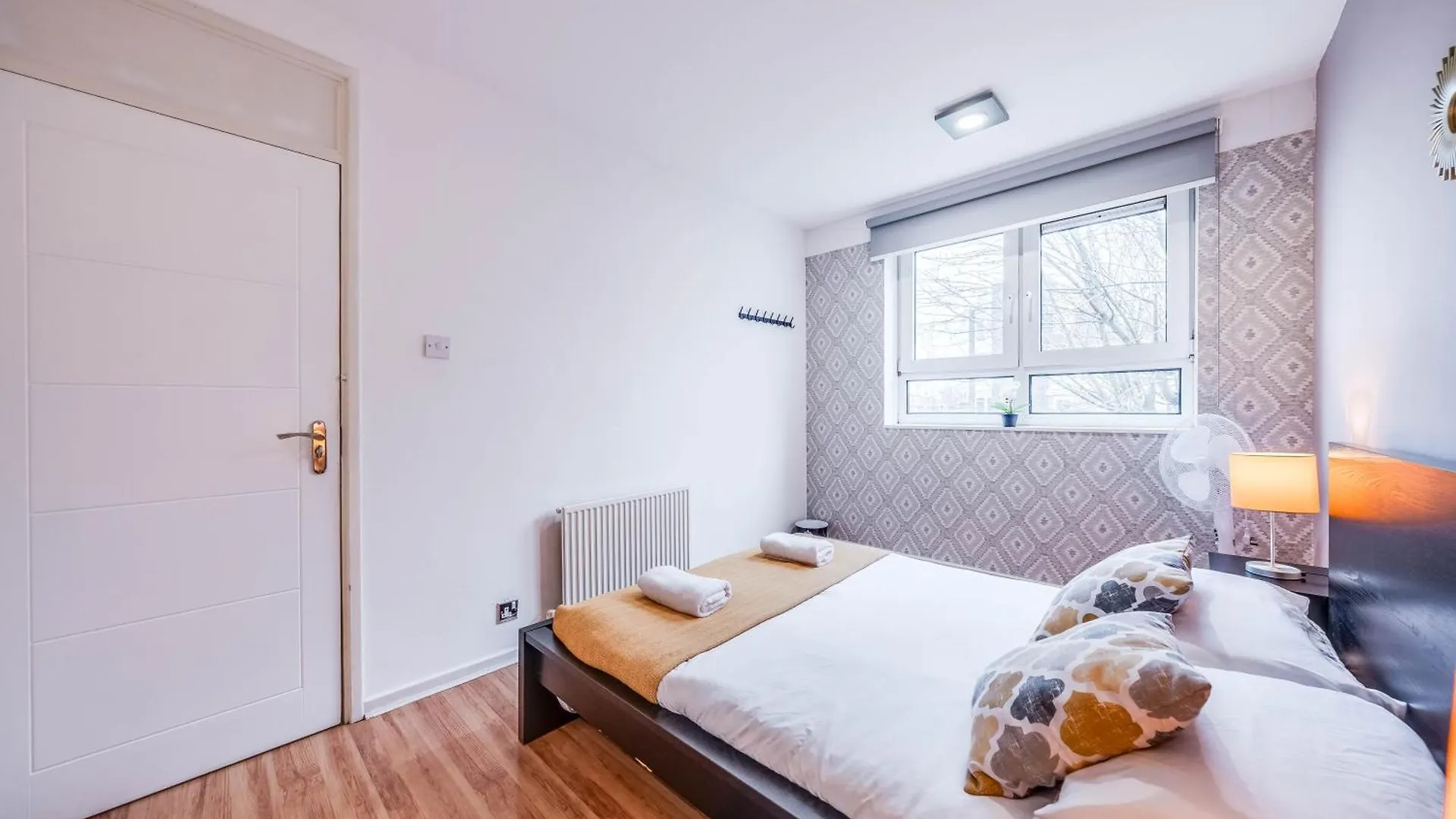 Apartamento Leo'S Place In Mile End 2 Double Beds, 1 Bunk Bed, Max 6, Spacious, Ideal For Families Londres